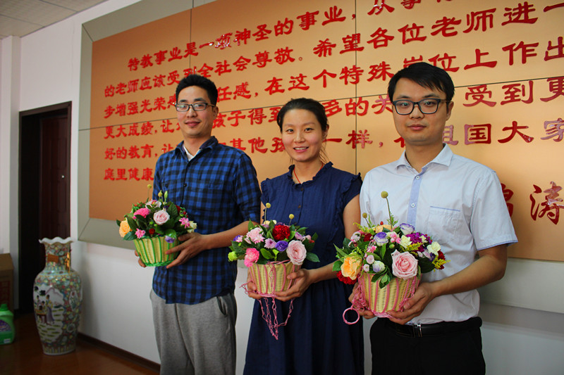 教师节表彰优秀教师_副本.jpg